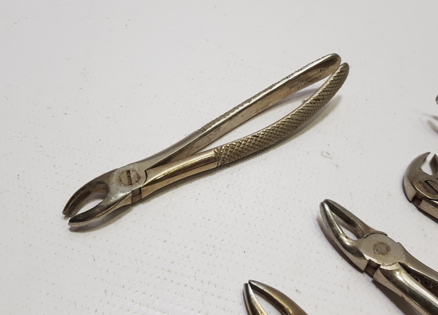 ANTİKA DİŞÇİ EL ALETLERİ