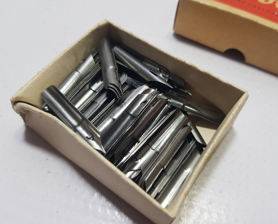 OSMANLI DÖNEMİ ORJİNAL KUTUSUNDA HASSAG MARKA DİVİT UÇLARI