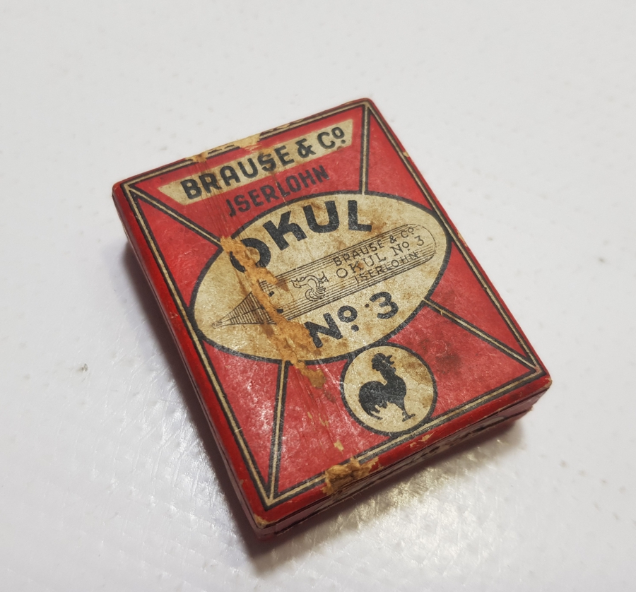 CUMHURİYET İLK DÖNEM OKUL MARKA DİVİT UCU KUTUSU