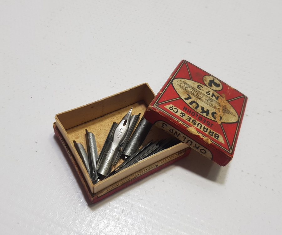 CUMHURİYET İLK DÖNEM OKUL MARKA DİVİT UCU KUTUSU