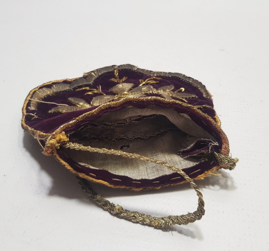 OSMANLI DÖNEMİ ALTIN SIRMA İŞLEMELİ GELİN TARAK VE AYNA KESESİ