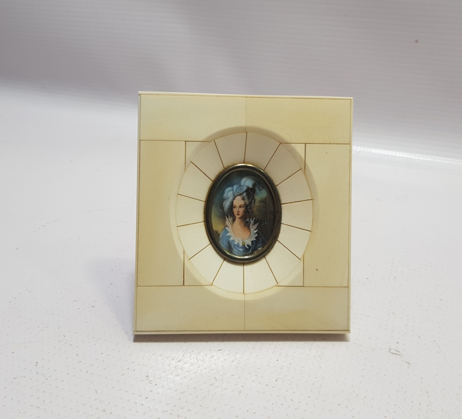 1850'LERDEN FİL DİŞİ ÇERÇEVELİ EL YAPIMI RESİM