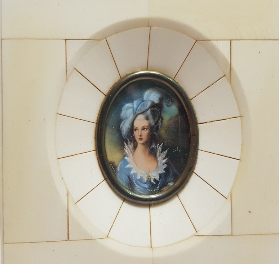 1850'LERDEN FİL DİŞİ ÇERÇEVELİ EL YAPIMI RESİM