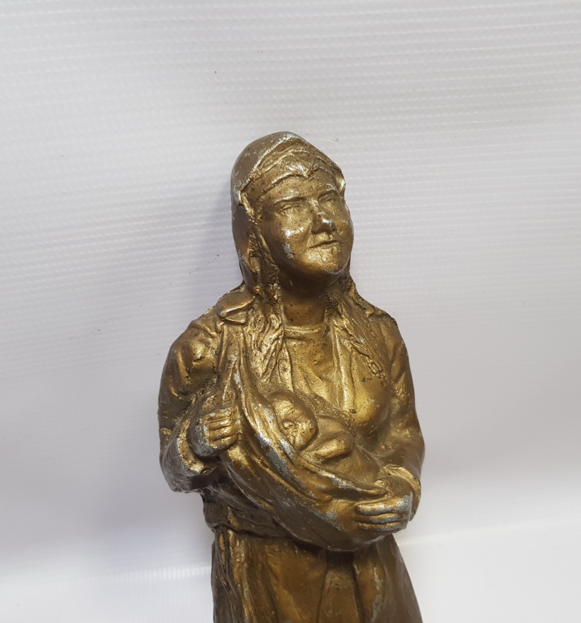 CUMHURİYET İLK DÖNEM ANNE VE BEBEK HEYKELİ