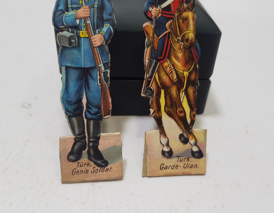 1. DÜNYA SAVAŞI DÖNEMİ ÇOK NADİR OSMANLI MUHAFIZ ALAYI SÜVARİSİ VE PİYADE SUBAYI KARTON OYUNCAK ASKERLER
