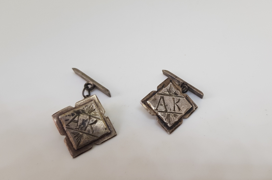 A.K. İNSİYALLİ GÜMÜŞ KOL DÜĞMELERİ