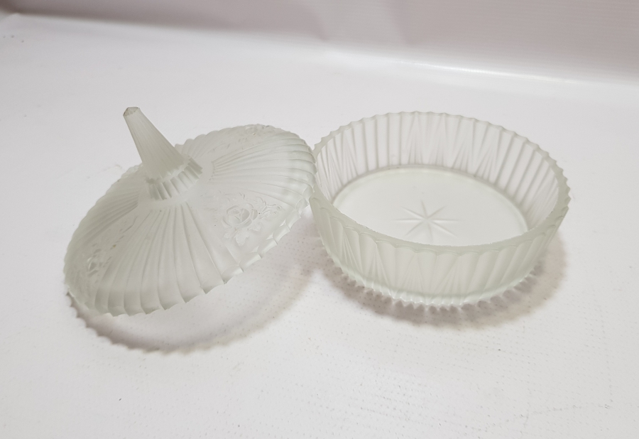 OSMANLI DÖNEMİ NADİR FORMDA KRİSTAL BONBONİYER