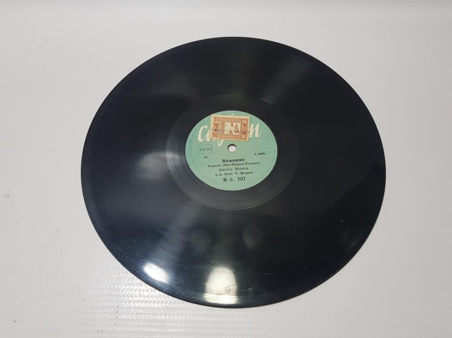 YABANCI TAŞ PLAK: ENRICO MONZI