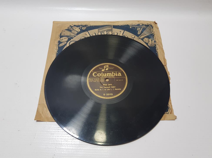 NERKİS N.İ. VE LALE L.İ. HANIMLAR