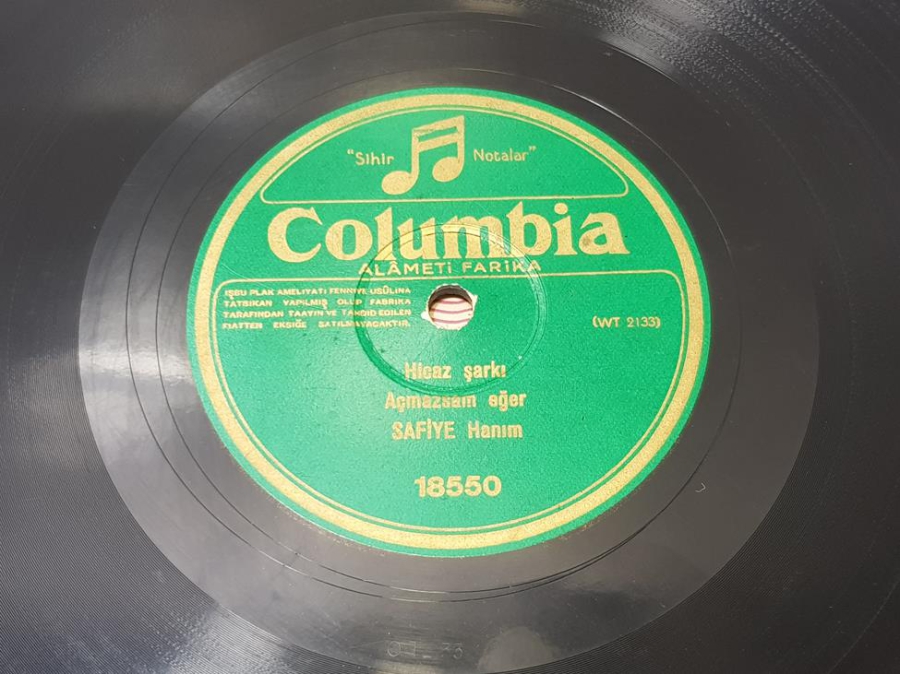 SAFİYE AYLA & YESARİ ASIM ARSOY