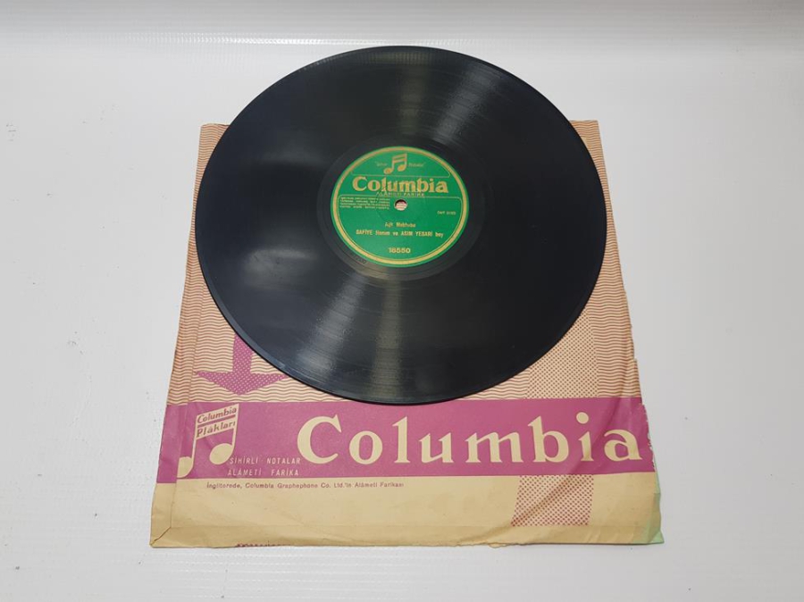 SAFİYE AYLA & YESARİ ASIM ARSOY