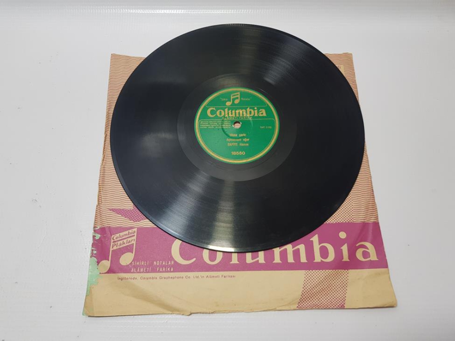 SAFİYE AYLA & YESARİ ASIM ARSOY