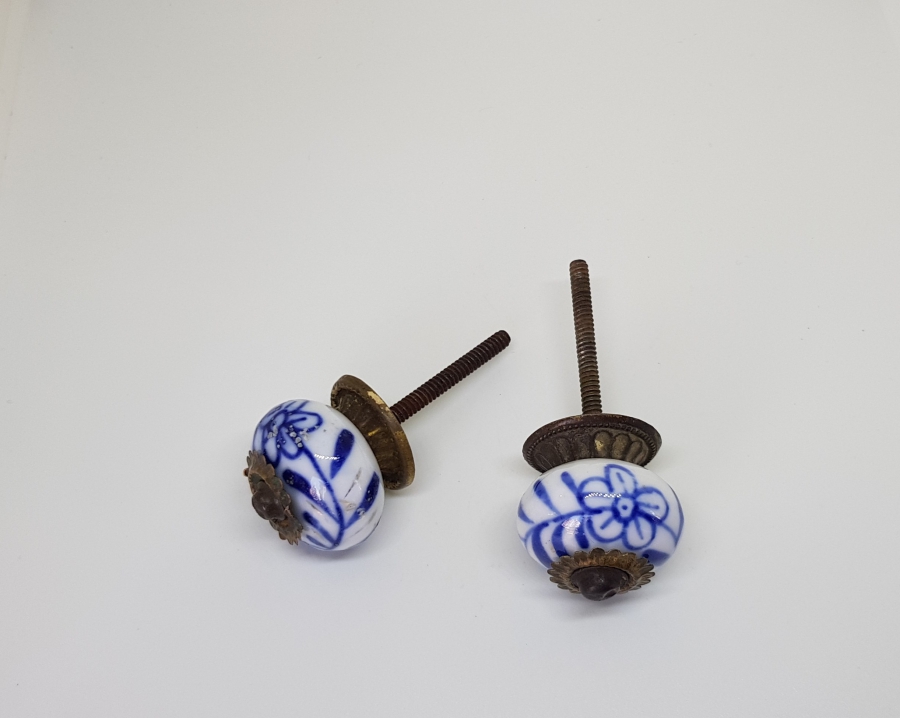 ÜZERİ EL BOYAMA İŞÇİLİKLİ OSMANLI DÖNEMİ İKİ ADET PORSELEN ÇEKMECE KULBU