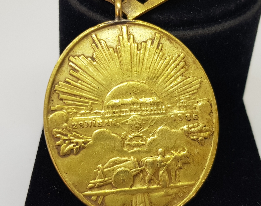 NADİR ASKILI İSTİKLAL MADALYASI