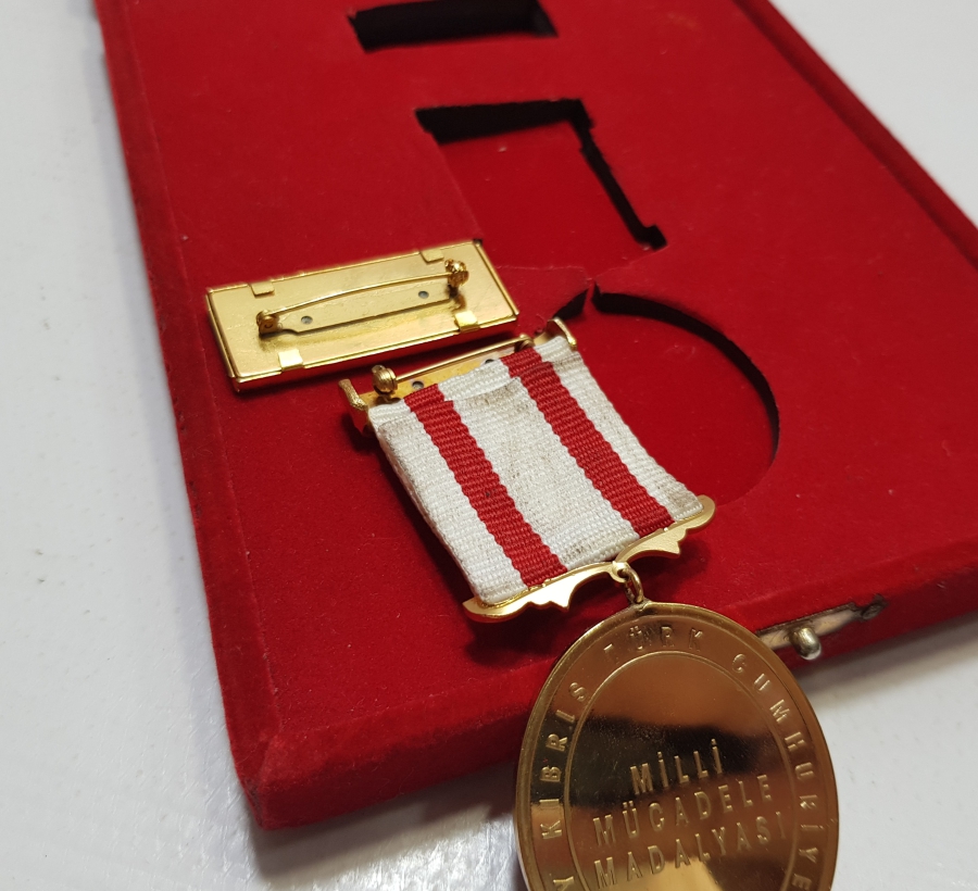 ORİJİNAL KUTUSUNDA ÇOK NADİR KUZEY KIBRIS TÜRK CUMHURİYETİ MİLLİ MÜCADELE MADALYASI