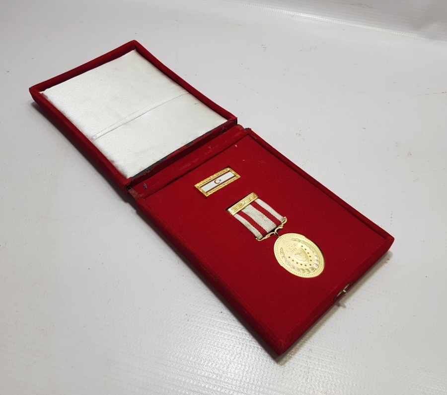 ORİJİNAL KUTUSUNDA ÇOK NADİR KUZEY KIBRIS TÜRK CUMHURİYETİ MİLLİ MÜCADELE MADALYASI