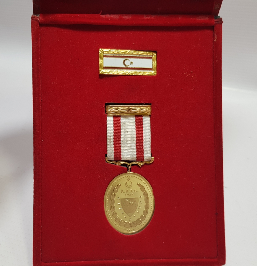 ORİJİNAL KUTUSUNDA ÇOK NADİR KUZEY KIBRIS TÜRK CUMHURİYETİ MİLLİ MÜCADELE MADALYASI