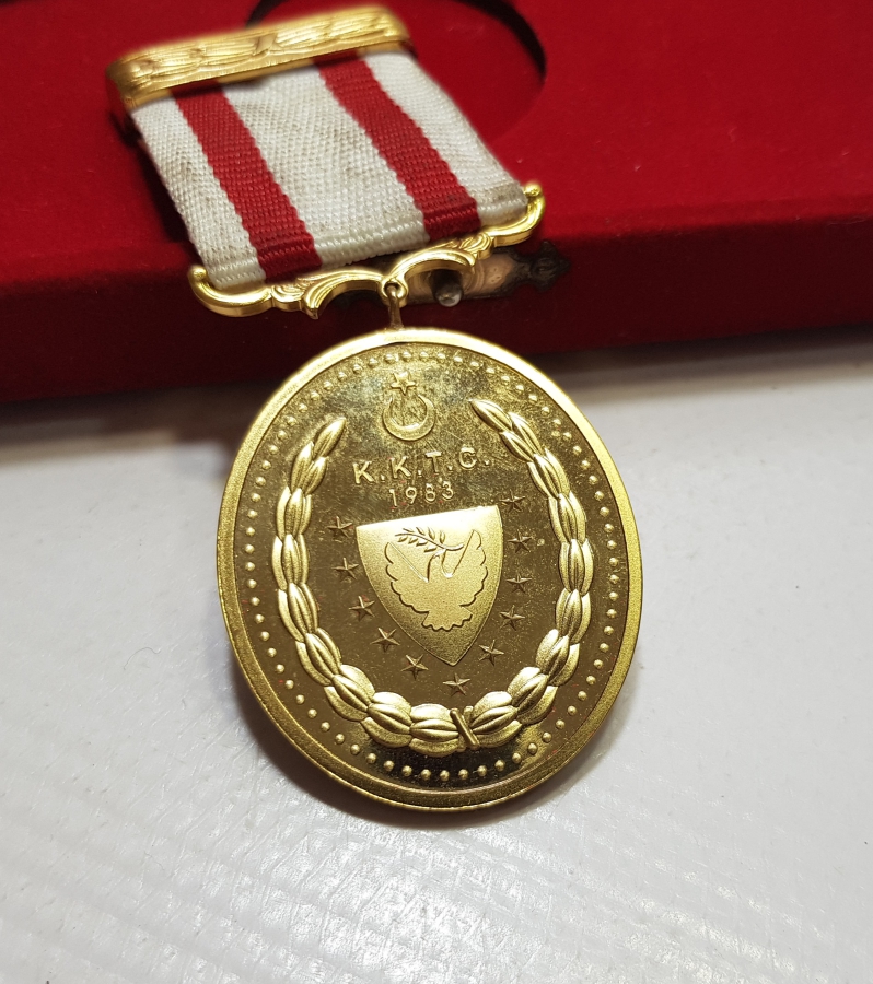 ORİJİNAL KUTUSUNDA ÇOK NADİR KUZEY KIBRIS TÜRK CUMHURİYETİ MİLLİ MÜCADELE MADALYASI