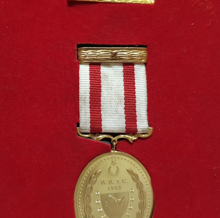 ORİJİNAL KUTUSUNDA ÇOK NADİR KUZEY KIBRIS TÜRK CUMHURİYETİ MİLLİ MÜCADELE MADALYASI