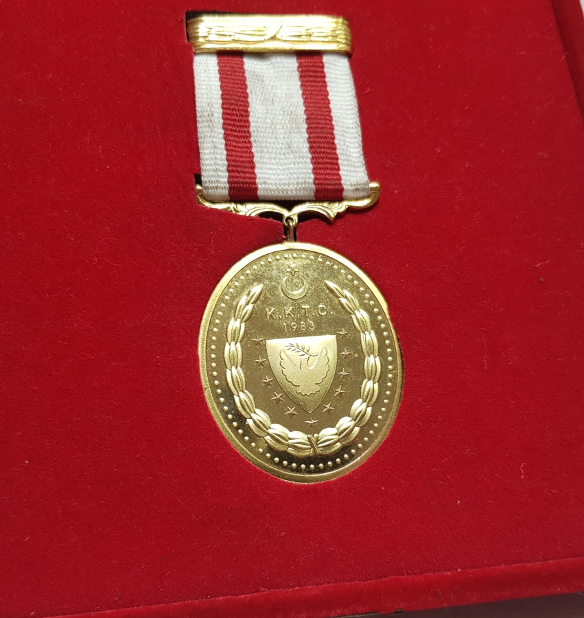 ORİJİNAL KUTUSUNDA ÇOK NADİR KUZEY KIBRIS TÜRK CUMHURİYETİ MİLLİ MÜCADELE MADALYASI