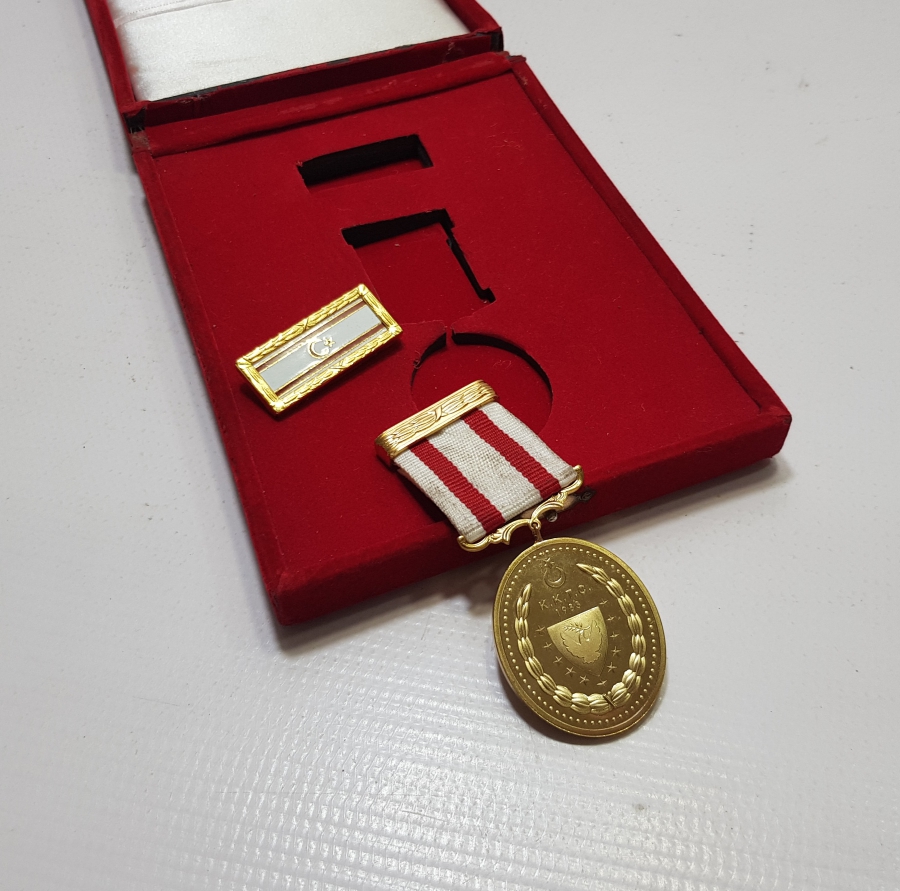 ORİJİNAL KUTUSUNDA ÇOK NADİR KUZEY KIBRIS TÜRK CUMHURİYETİ MİLLİ MÜCADELE MADALYASI