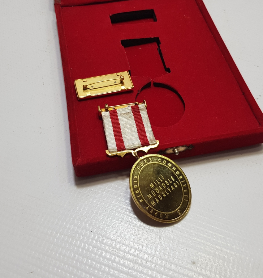 ORİJİNAL KUTUSUNDA ÇOK NADİR KUZEY KIBRIS TÜRK CUMHURİYETİ MİLLİ MÜCADELE MADALYASI