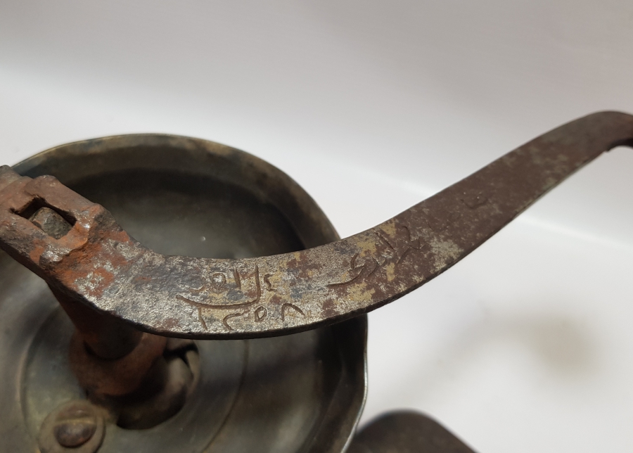 OSMANLI DÖNEMİ SAPI YAZILI ÇOK NADİR OTURAK KAHVE DEĞİRMENİ