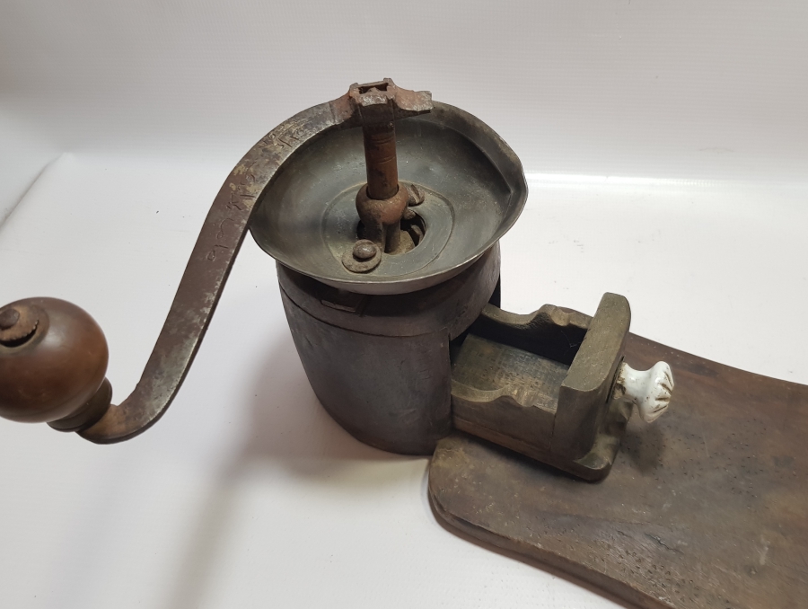 OSMANLI DÖNEMİ SAPI YAZILI ÇOK NADİR OTURAK KAHVE DEĞİRMENİ