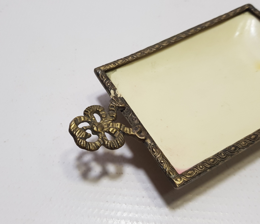 NADİR FORMDA ANTİKA KARVİZİTLİK