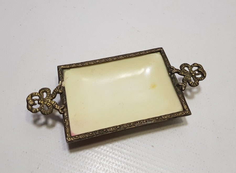 NADİR FORMDA ANTİKA KARVİZİTLİK