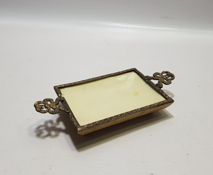 NADİR FORMDA ANTİKA KARVİZİTLİK