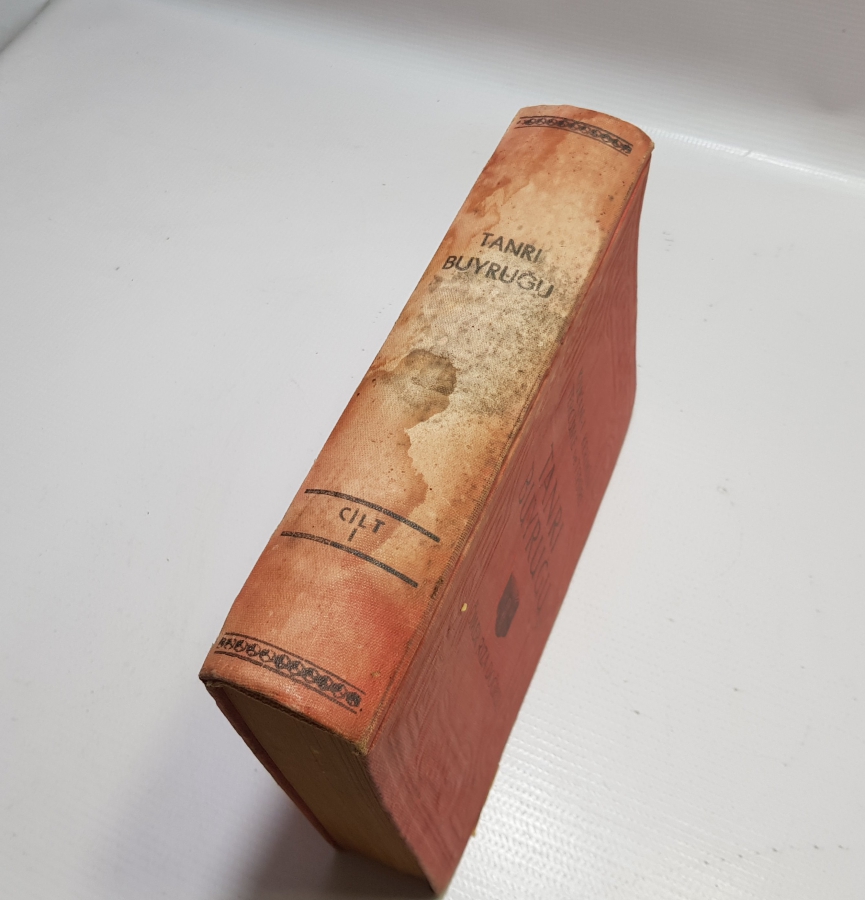 ARAPÇA'NIN YASAK OLDUĞU DÖNEMDE BASILMIŞ ''TANRI BUYRUĞU'' KUR'AN -I KERİM MEALİ