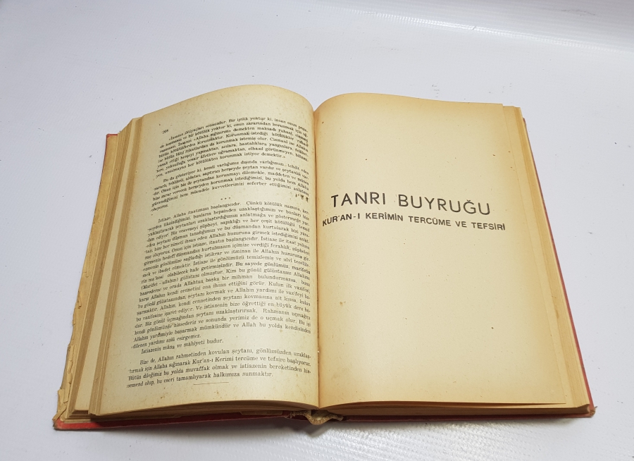 ARAPÇA'NIN YASAK OLDUĞU DÖNEMDE BASILMIŞ ''TANRI BUYRUĞU'' KUR'AN -I KERİM MEALİ