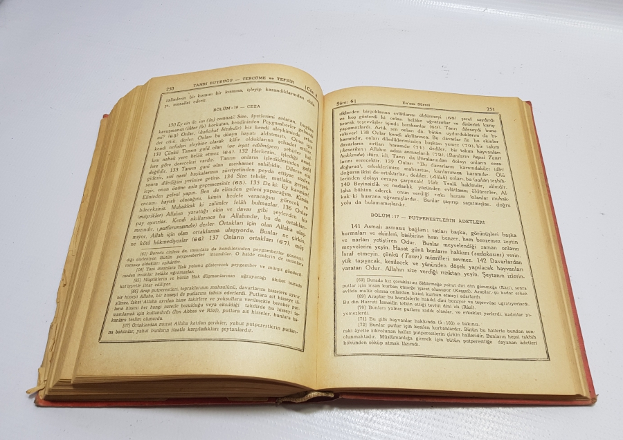 ARAPÇA'NIN YASAK OLDUĞU DÖNEMDE BASILMIŞ ''TANRI BUYRUĞU'' KUR'AN -I KERİM MEALİ