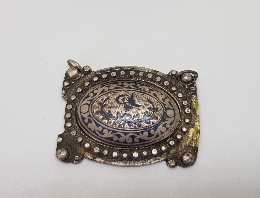 ÜZERİNDE SALTANAT ÇELENGİ VE OSMANLI TUĞRASI BULUNAN OSMANLI DÖNEMİ KEMER BATMASINDAN YAPILMIŞ GÜMÜŞ KOLYE