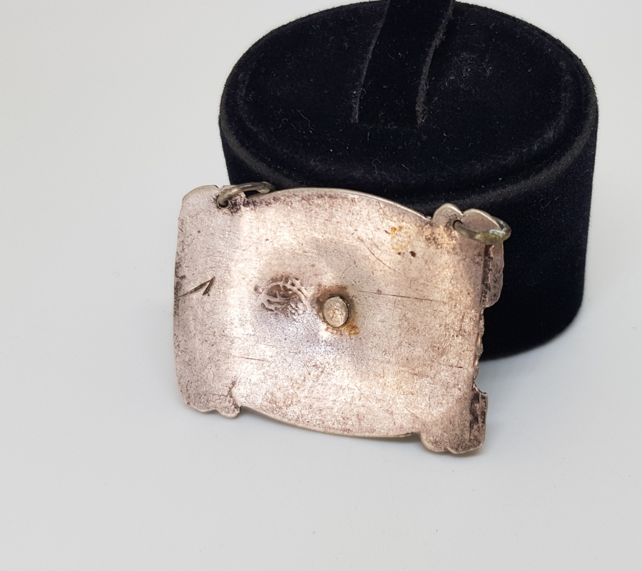 ÜZERİNDE SALTANAT ÇELENGİ VE OSMANLI TUĞRASI BULUNAN OSMANLI DÖNEMİ KEMER BATMASINDAN YAPILMIŞ GÜMÜŞ KOLYE