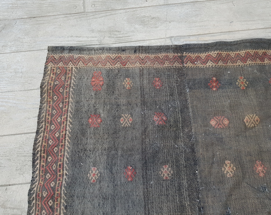 ÜZERİNDE SONSUZ HAYAT AĞACI , KOÇ BAŞI VE BOY AŞİRET SİMGELERİ BULUNAN ÇOK NADİR OSMANLI DÖNEMİ EL DOKUMA YÖRÜK İŞİ BEBEK KUNDAĞI