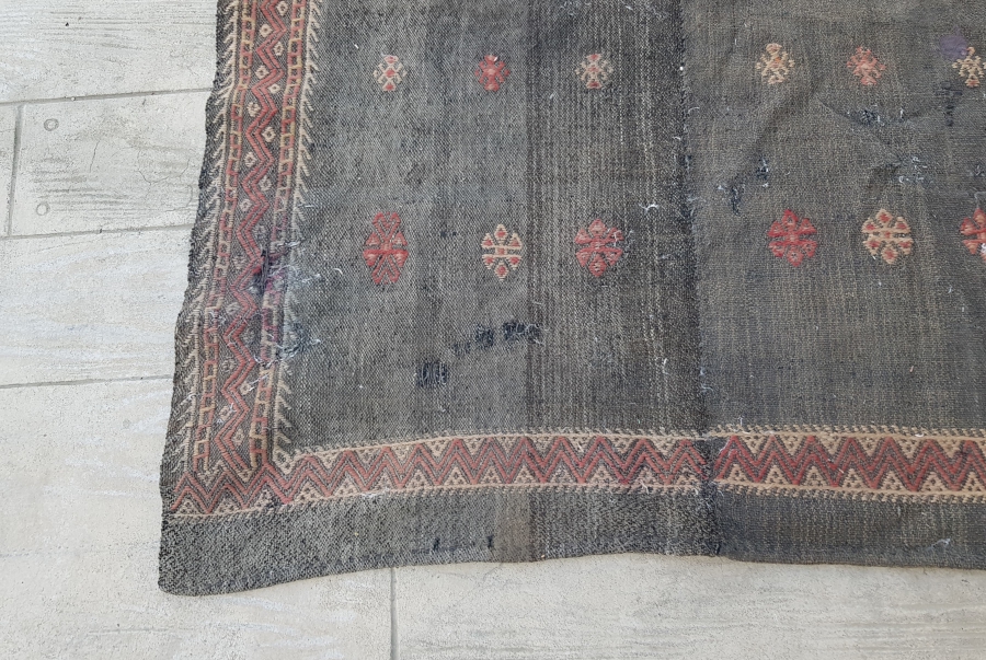 ÜZERİNDE SONSUZ HAYAT AĞACI , KOÇ BAŞI VE BOY AŞİRET SİMGELERİ BULUNAN ÇOK NADİR OSMANLI DÖNEMİ EL DOKUMA YÖRÜK İŞİ BEBEK KUNDAĞI