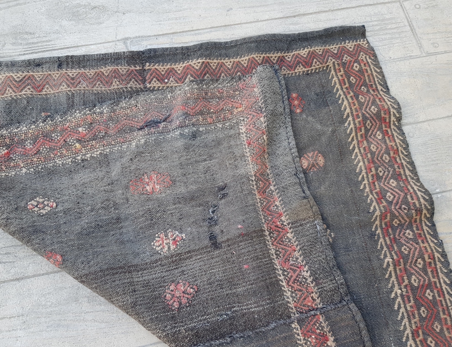 ÜZERİNDE SONSUZ HAYAT AĞACI , KOÇ BAŞI VE BOY AŞİRET SİMGELERİ BULUNAN ÇOK NADİR OSMANLI DÖNEMİ EL DOKUMA YÖRÜK İŞİ BEBEK KUNDAĞI