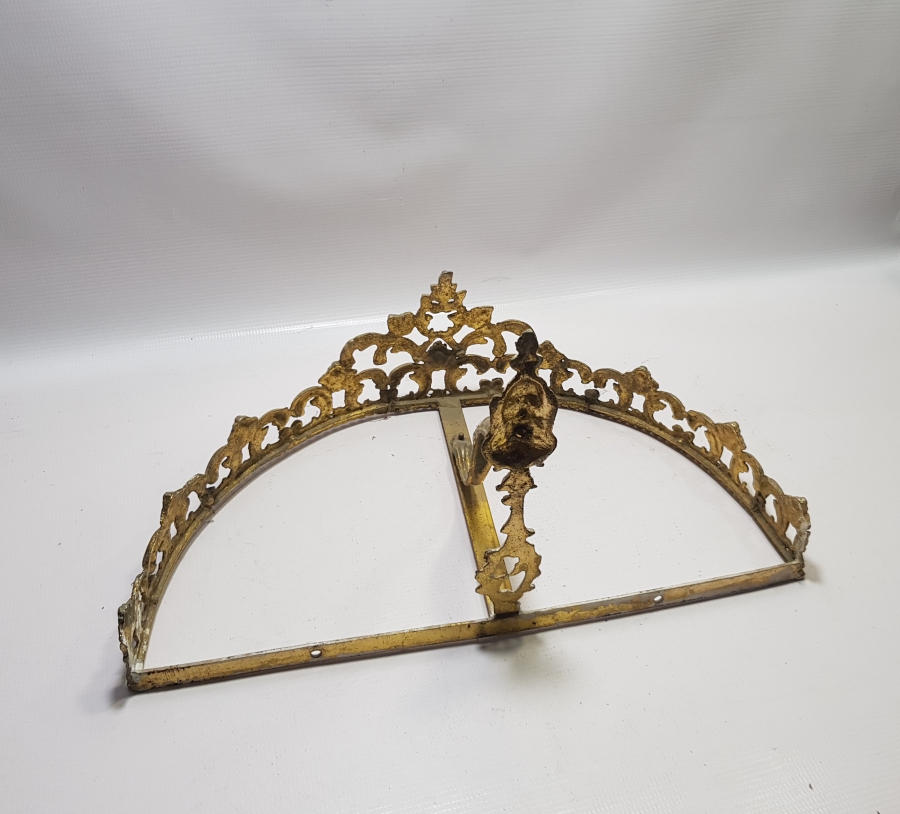 KABARTMA İŞÇİLİKLİ ANTİKA PİRİNÇ AYNA ALTLIĞI