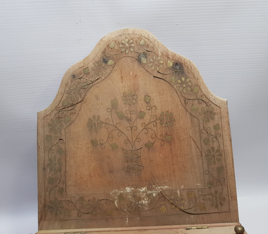 ÜZERİ PİRİNÇ ÇAKMA İŞÇİLİKLİ ANTİKA AHŞAP LAMBALIK - KAVUKLUK