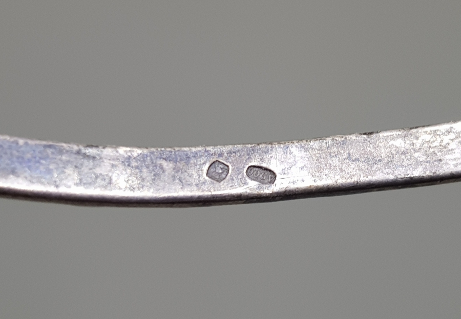 ÜZERİ KABARTMA İŞÇİLİKLİ ANTİKA GÜMÜŞ BİLEZİK