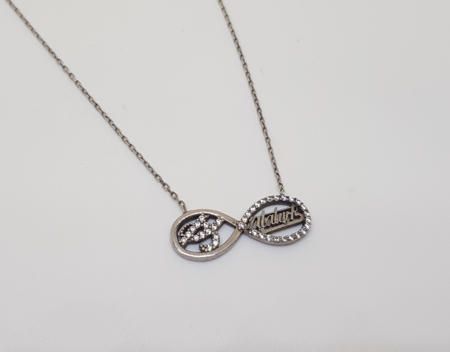 SAFİR TAŞLI VE ATATÜRK İMZASI GÖRSELLİ GÜMÜŞ KOLYE