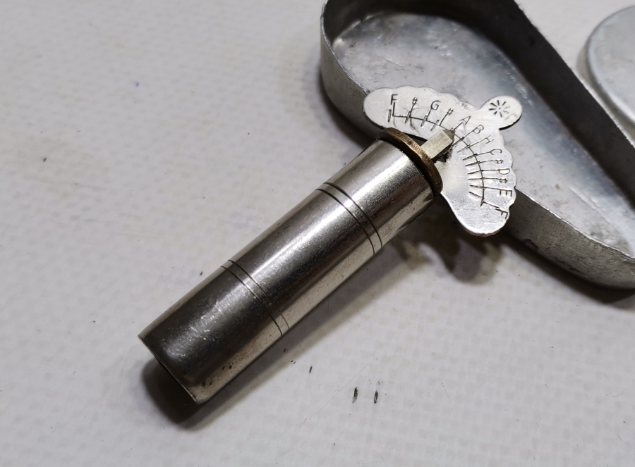 ORİJİNAL KUTUSUNDA ANTİKA MEKANİK BASINÇ ÖLÇER