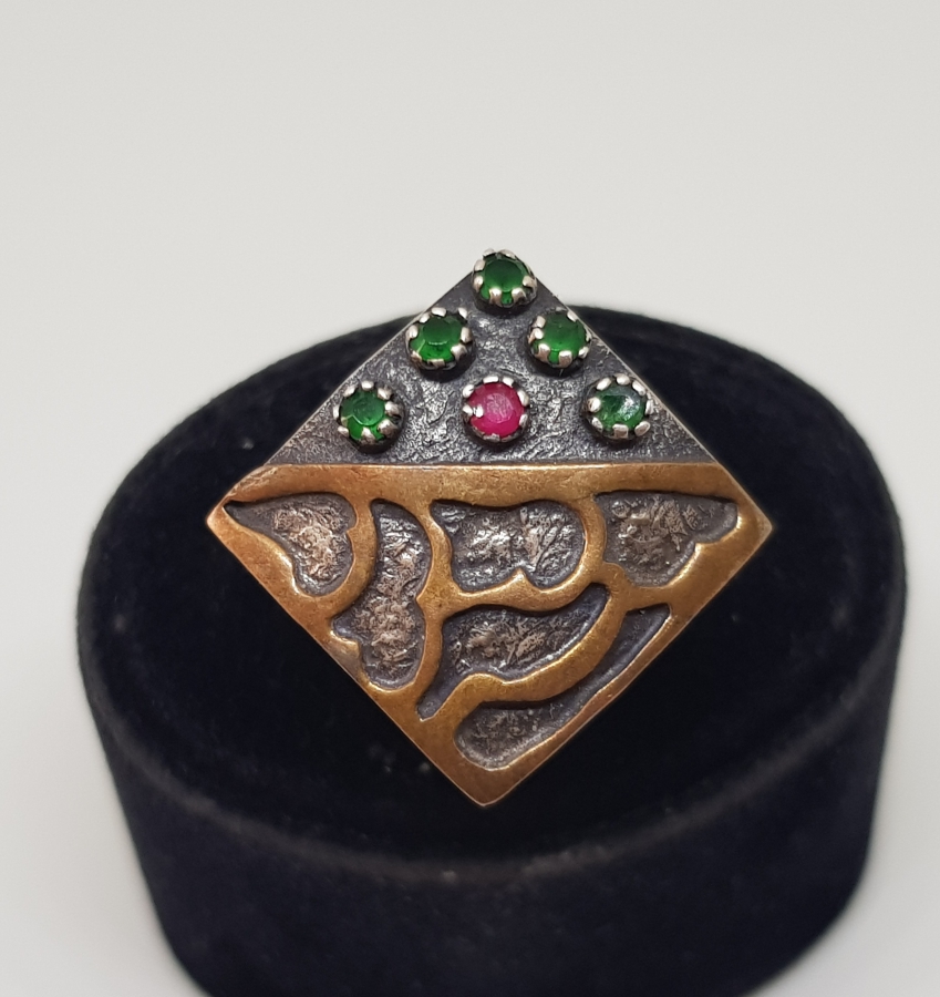 ÜZERİ DOĞAL TAŞLARLA SÜSLÜ VAN İŞİ ÖZEL YAPIM GÜMÜŞ YÜZÜK