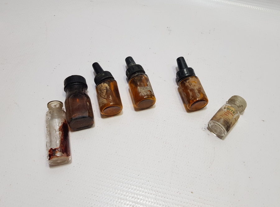 ECZACILIK TARİHİ - ANTİKA CAM İLAÇ ŞİŞESİ LOTU