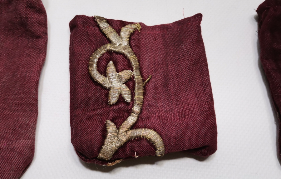 ÜZERİ SIRMA İŞÇİLİKLİ 3 ADET ANTİKA KESE