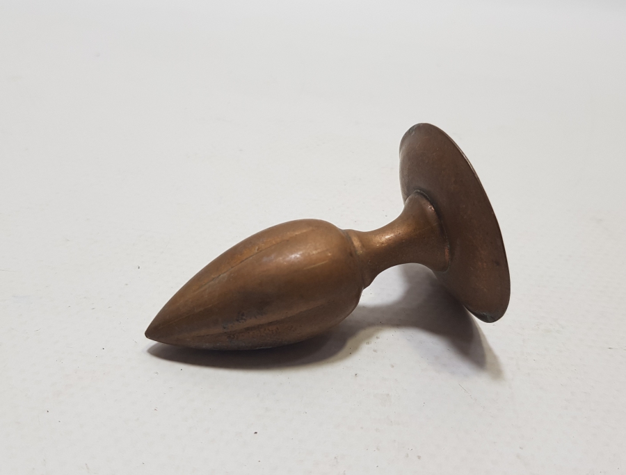 SELVİ FORMUNDA YAPILMIŞ OSMANLI DÖNEMİ MANGAL KAPAĞI TUTMACI