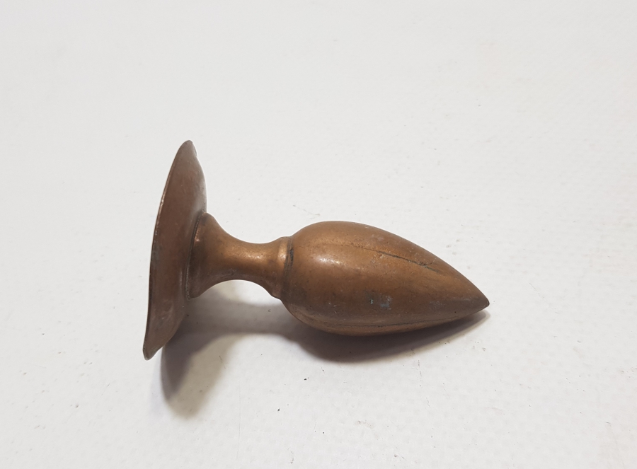 SELVİ FORMUNDA YAPILMIŞ OSMANLI DÖNEMİ MANGAL KAPAĞI TUTMACI