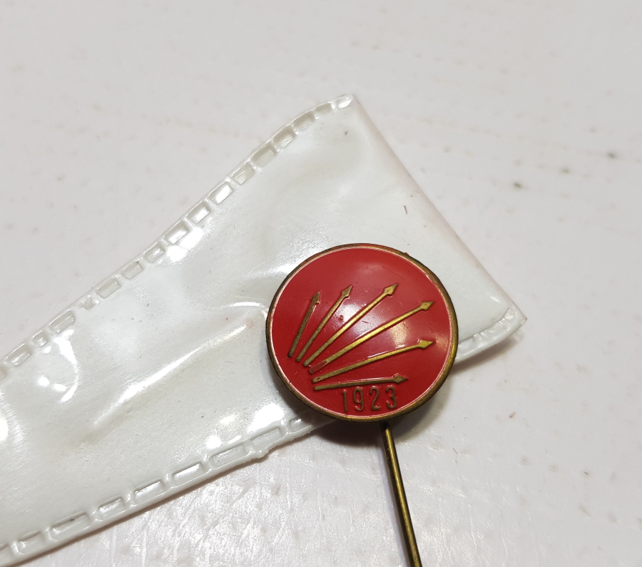 ORİJİNAL KABINDA ANTİKA CHP ROZETİ